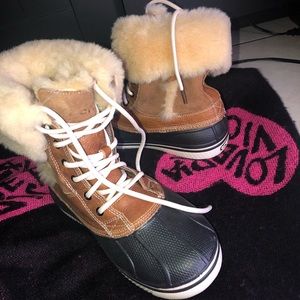 NWOT Crocs women’s allcast duck boots